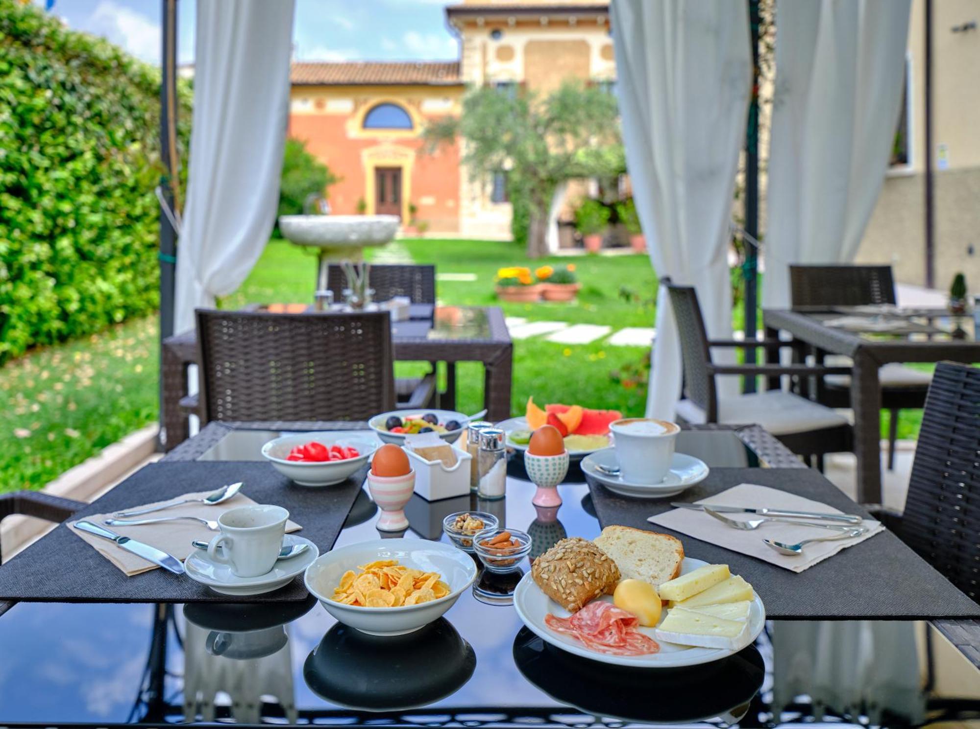 Villa Padovani Relais De Charme - Adults Only Pastrengo Kültér fotó