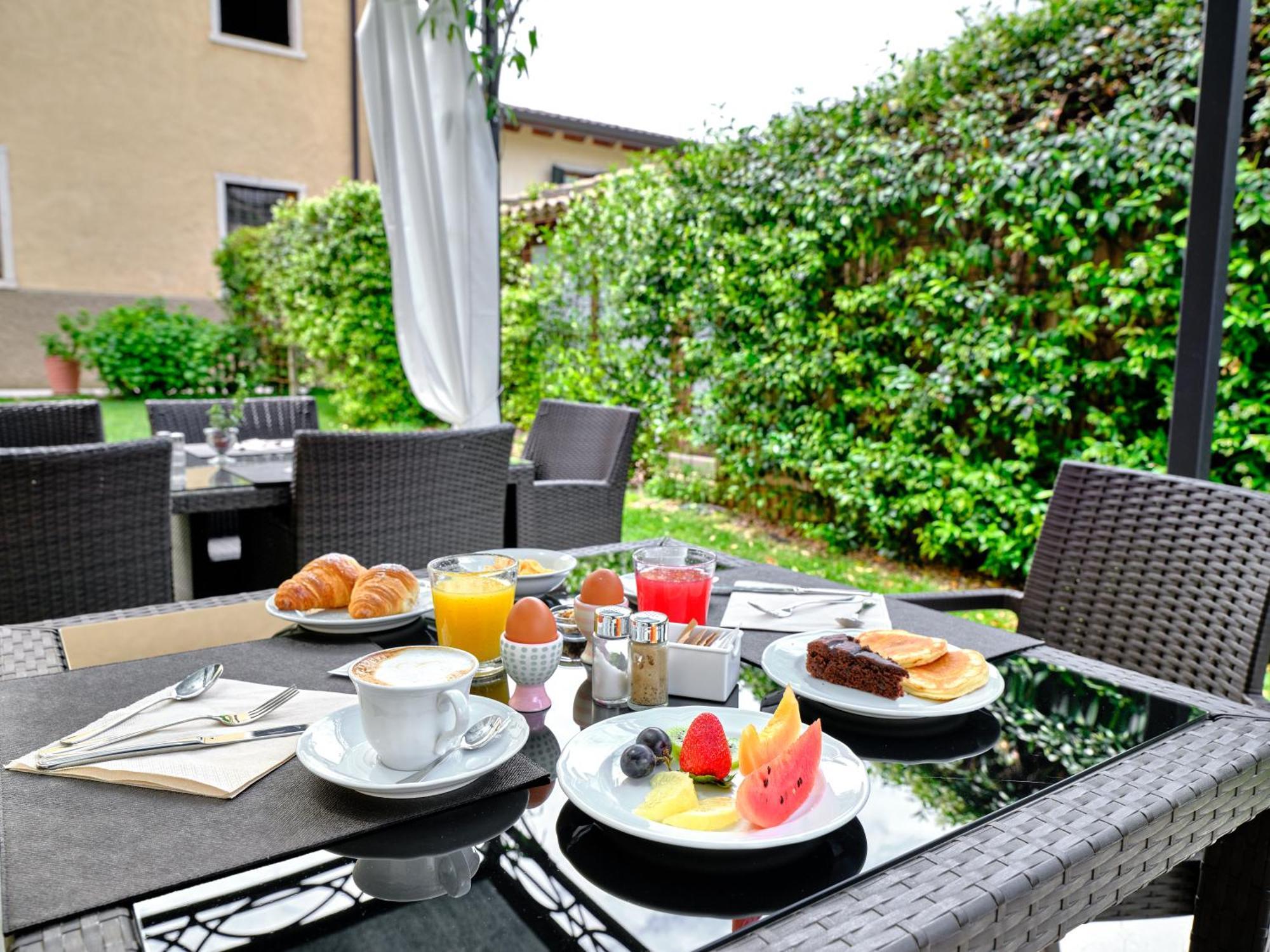 Villa Padovani Relais De Charme - Adults Only Pastrengo Kültér fotó